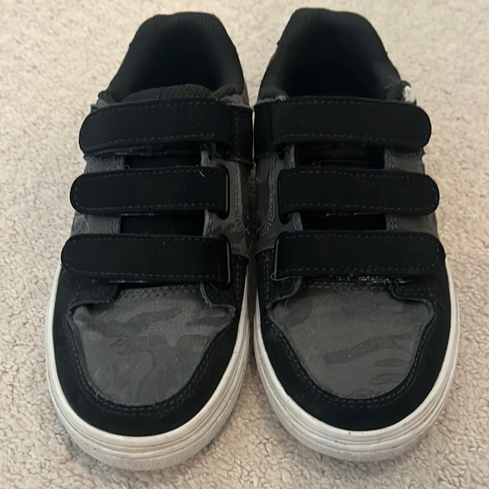 DC skate shoes